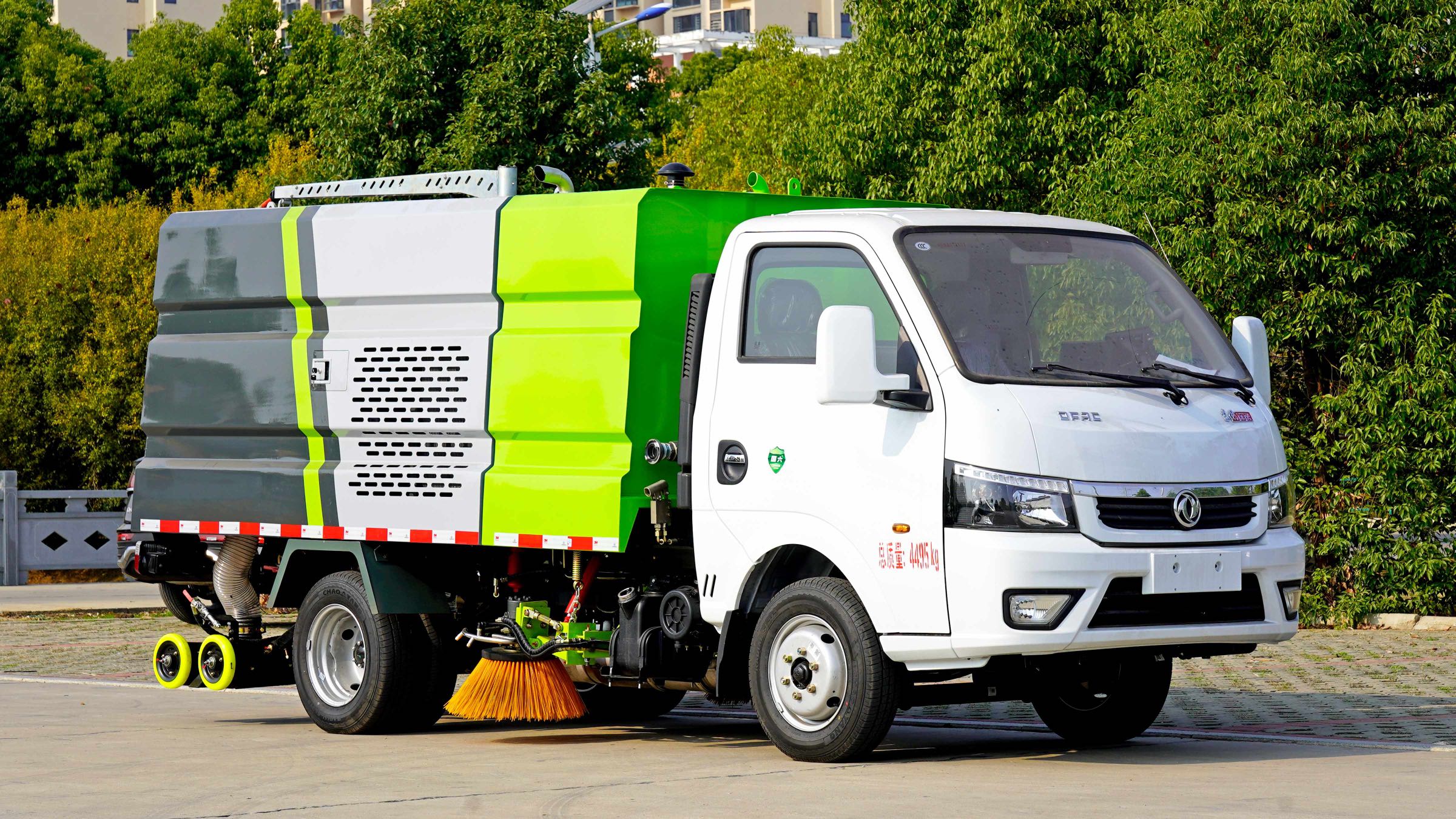 東風(fēng)途逸多功能洗掃車